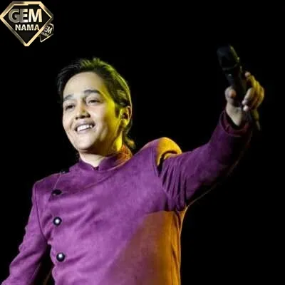 اهنگ پیش توام وقتی ازت فاصله دارم
