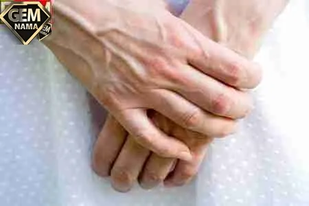 چگونه پیری پوست دست را درمان کنیم
