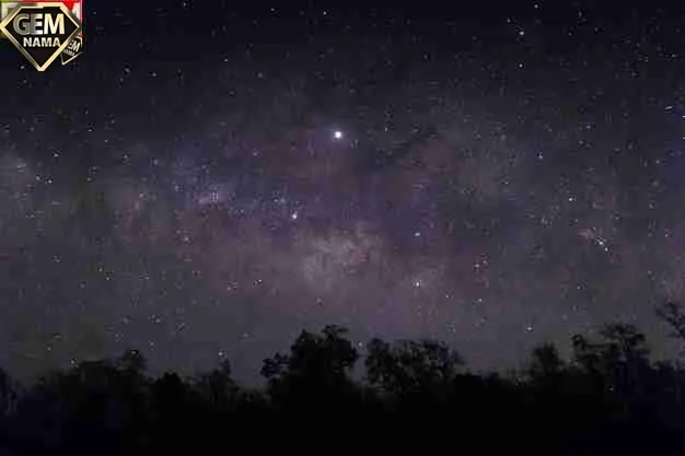 چرا شب تاریک است