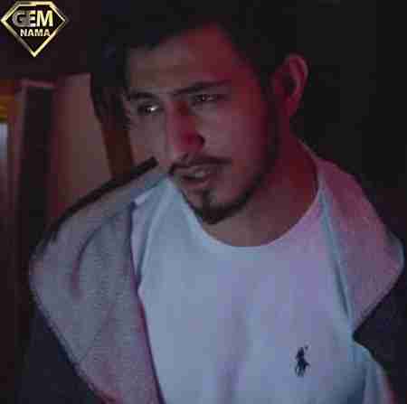 اهنگ از همون اولش خیلی بینمون فرق بود