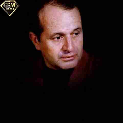 دانلود آهنگ کیه کیه در میزنه از هایده