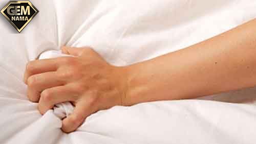 دلایل تظاهر زنان در رسیدن به ارگاسم