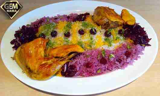 طرز تهیه آلبالو پلو با مرغ ریش ریش و خلال و بادام