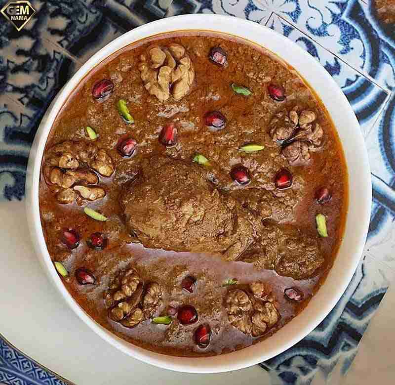 طرز تهیه خورش فسنجون با مرغ مجلسی و جاافتاده و خوشمزه