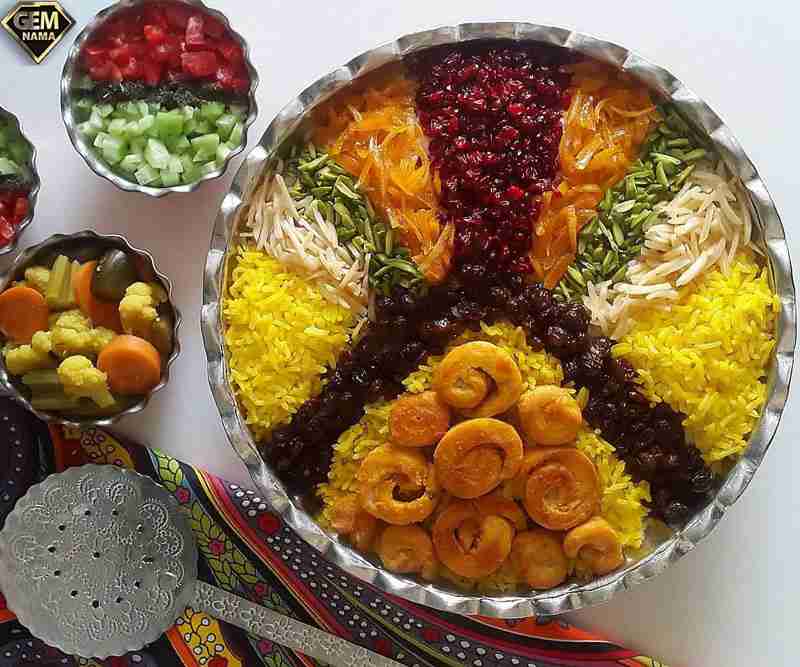 طرز تهیه مرصع پلو مجلسی با مرغ ریش ریش برای ۴ نفر