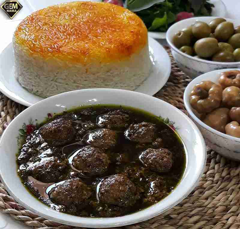 طرز تهیه خورشت اناربیج گیلانی با گوشت قلقلی