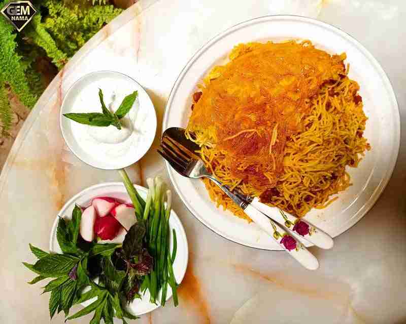 طرز تهیه ماکارونی با سویا برای چهار نفر با ته دیگ سیب زمینی