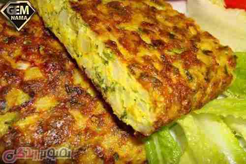 طرز تهیه کوکو سیب زمینی رستورانی با پیاز و جعفری