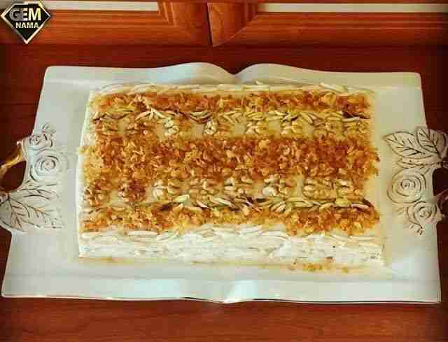 طرز تهیه کیک کشک بادمجان مجلسی