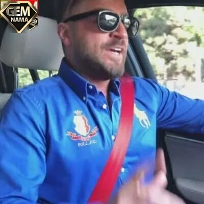 هر وقت تنهایی زد به سرم عشقتو میگیرم بغلم